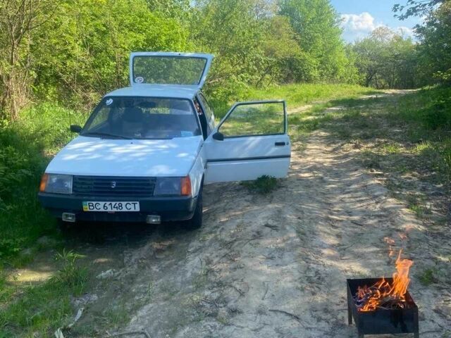 Белый ЗАЗ 1102 Таврия, объемом двигателя 1.1 л и пробегом 65 тыс. км за 600 $, фото 4 на Automoto.ua