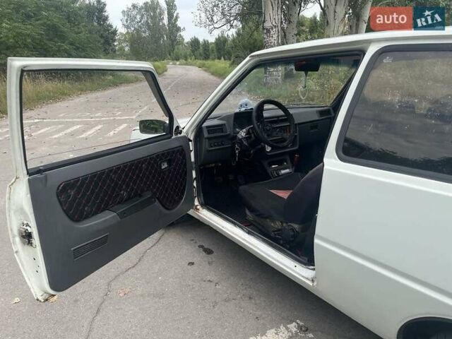 Белый ЗАЗ 1102 Таврия, объемом двигателя 1.2 л и пробегом 168 тыс. км за 654 $, фото 4 на Automoto.ua