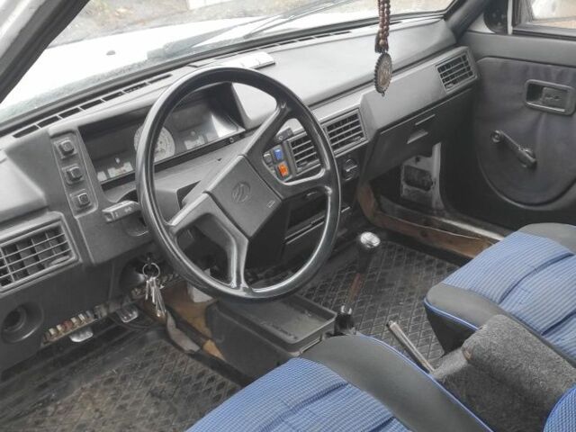 Белый ЗАЗ 1102 Таврия, объемом двигателя 1.2 л и пробегом 180 тыс. км за 600 $, фото 4 на Automoto.ua