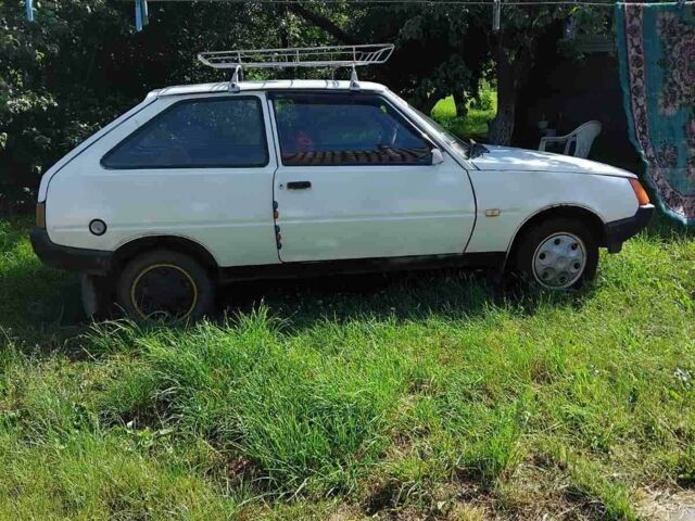 Белый ЗАЗ 1102 Таврия, объемом двигателя 1.1 л и пробегом 100 тыс. км за 500 $, фото 1 на Automoto.ua