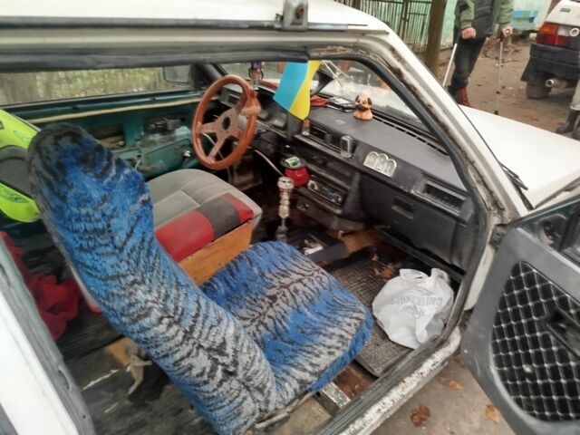 Белый ЗАЗ 1102 Таврия, объемом двигателя 1.1 л и пробегом 200 тыс. км за 832 $, фото 6 на Automoto.ua