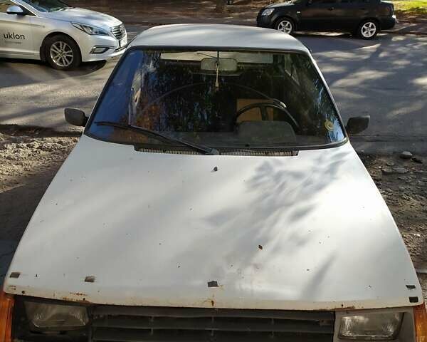 Белый ЗАЗ 1102 Таврия, объемом двигателя 1.1 л и пробегом 300 тыс. км за 605 $, фото 4 на Automoto.ua