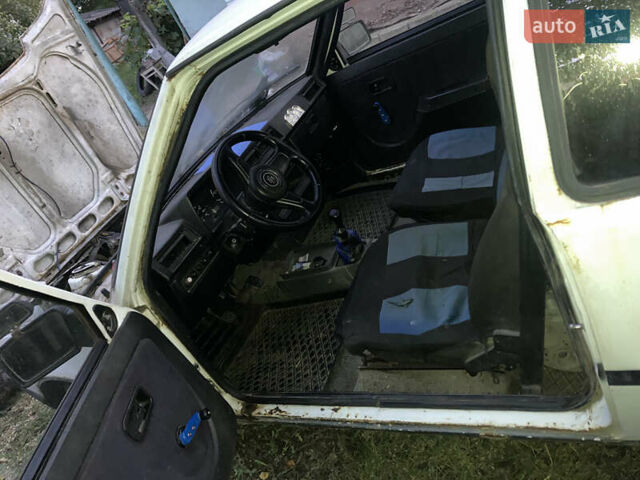 Белый ЗАЗ 1102 Таврия, объемом двигателя 1.1 л и пробегом 600 тыс. км за 400 $, фото 3 на Automoto.ua