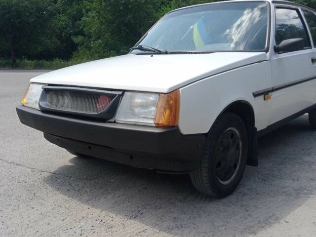 Белый ЗАЗ 1102 Таврия, объемом двигателя 1.1 л и пробегом 29 тыс. км за 757 $, фото 1 на Automoto.ua