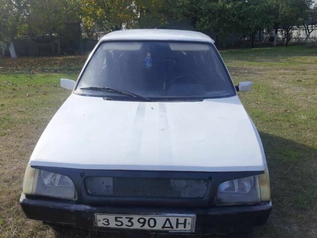 Белый ЗАЗ 1102 Таврия, объемом двигателя 1.2 л и пробегом 234 тыс. км за 350 $, фото 4 на Automoto.ua