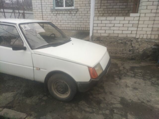 Белый ЗАЗ 1102 Таврия, объемом двигателя 1.1 л и пробегом 100 тыс. км за 475 $, фото 2 на Automoto.ua