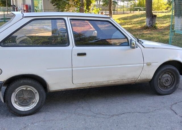 Белый ЗАЗ 1102 Таврия, объемом двигателя 1.1 л и пробегом 375 тыс. км за 900 $, фото 1 на Automoto.ua