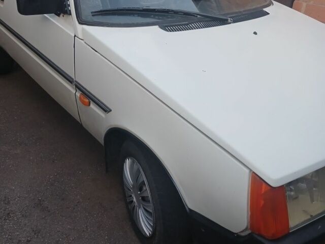 ЗАЗ 1102 Таврия 1992 в Кропивницком (Кировограде) на Automoto.ua Белый ЗАЗ 1102 Таврия, объемом двигателя 1.2 л и пробегом 100 тыс. км за 650 $, фото 5 на Automoto.ua