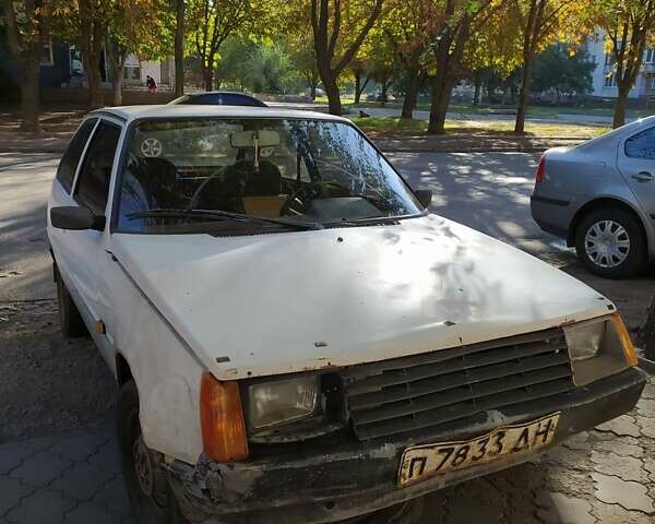 Белый ЗАЗ 1102 Таврия, объемом двигателя 1.1 л и пробегом 300 тыс. км за 605 $, фото 3 на Automoto.ua