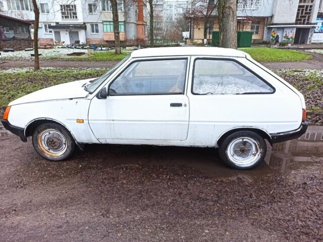 Белый ЗАЗ 1102 Таврия, объемом двигателя 1.1 л и пробегом 100 тыс. км за 400 $, фото 3 на Automoto.ua