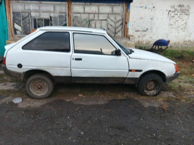 Белый ЗАЗ 1102 Таврия, объемом двигателя 1 л и пробегом 1 тыс. км за 483 $, фото 2 на Automoto.ua