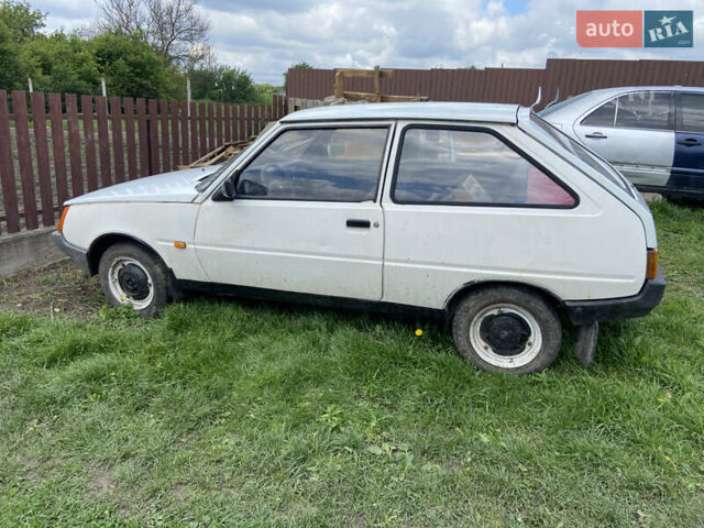Белый ЗАЗ 1102 Таврия, объемом двигателя 1.2 л и пробегом 100 тыс. км за 500 $, фото 1 на Automoto.ua