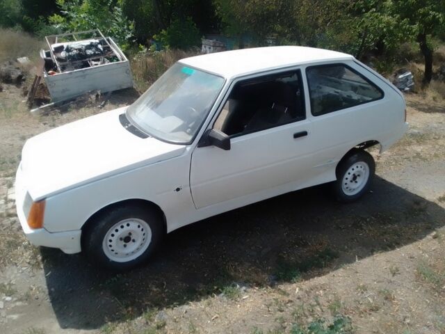 Белый ЗАЗ 1102 Таврия, объемом двигателя 1.1 л и пробегом 250 тыс. км за 360 $, фото 4 на Automoto.ua