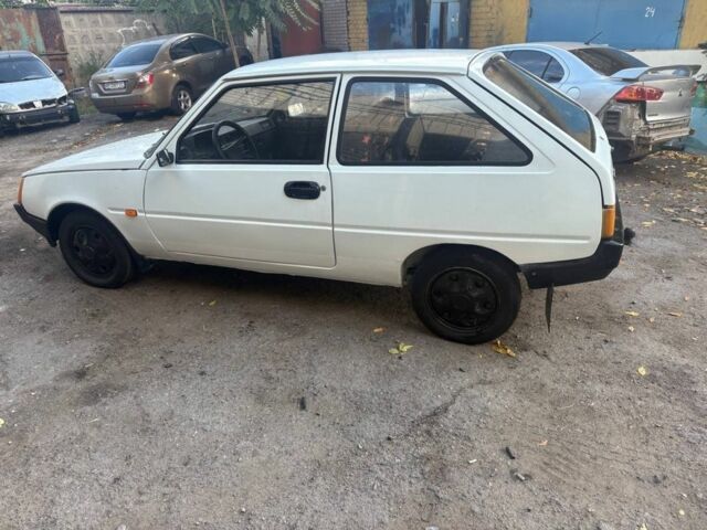 Белый ЗАЗ 1102 Таврия, объемом двигателя 1.1 л и пробегом 250 тыс. км за 385 $, фото 3 на Automoto.ua