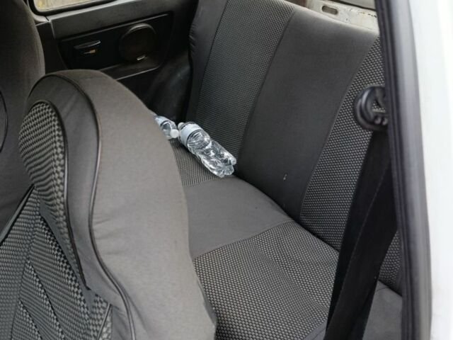 Белый ЗАЗ 1102 Таврия, объемом двигателя 1.1 л и пробегом 400 тыс. км за 357 $, фото 3 на Automoto.ua