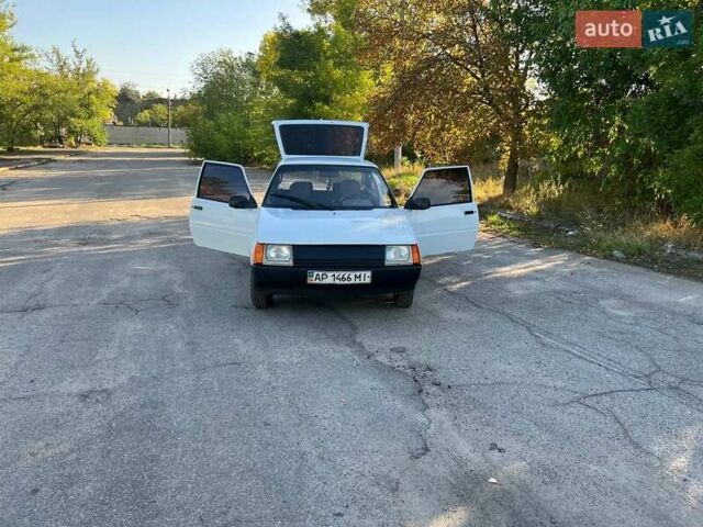 Белый ЗАЗ 1102 Таврия, объемом двигателя 1.1 л и пробегом 300 тыс. км за 900 $, фото 5 на Automoto.ua