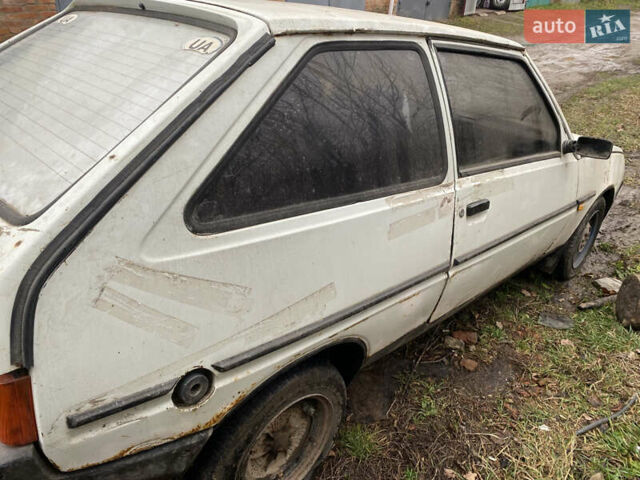 Белый ЗАЗ 1102 Таврия, объемом двигателя 1.1 л и пробегом 200 тыс. км за 300 $, фото 2 на Automoto.ua