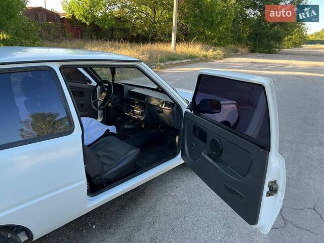 Белый ЗАЗ 1102 Таврия, объемом двигателя 1.1 л и пробегом 300 тыс. км за 900 $, фото 2 на Automoto.ua