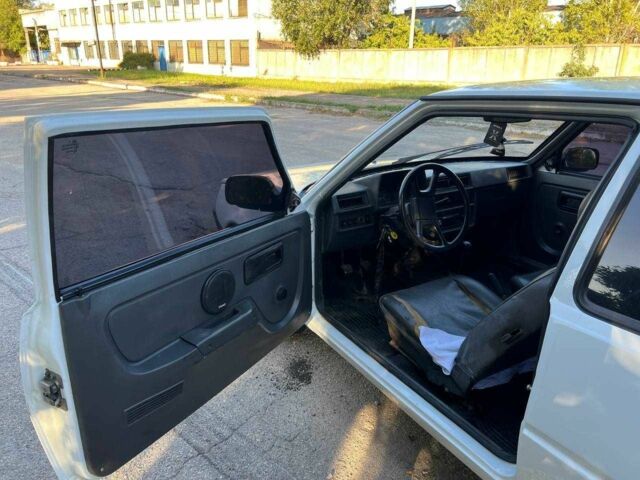 Белый ЗАЗ 1102 Таврия, объемом двигателя 1.1 л и пробегом 300 тыс. км за 900 $, фото 8 на Automoto.ua
