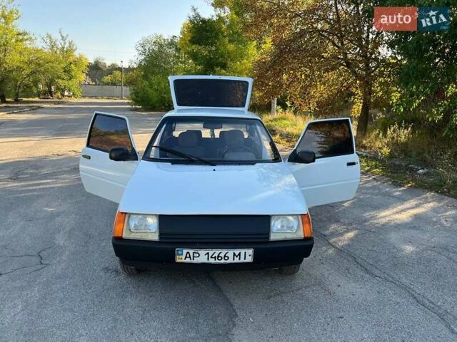 Белый ЗАЗ 1102 Таврия, объемом двигателя 1.1 л и пробегом 300 тыс. км за 900 $, фото 4 на Automoto.ua