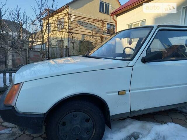 Белый ЗАЗ 1102 Таврия, объемом двигателя 1.1 л и пробегом 80 тыс. км за 550 $, фото 4 на Automoto.ua