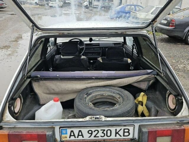 Белый ЗАЗ 1102 Таврия, объемом двигателя 1.1 л и пробегом 300 тыс. км за 405 $, фото 3 на Automoto.ua