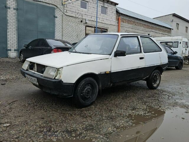Белый ЗАЗ 1102 Таврия, объемом двигателя 1.1 л и пробегом 300 тыс. км за 405 $, фото 1 на Automoto.ua