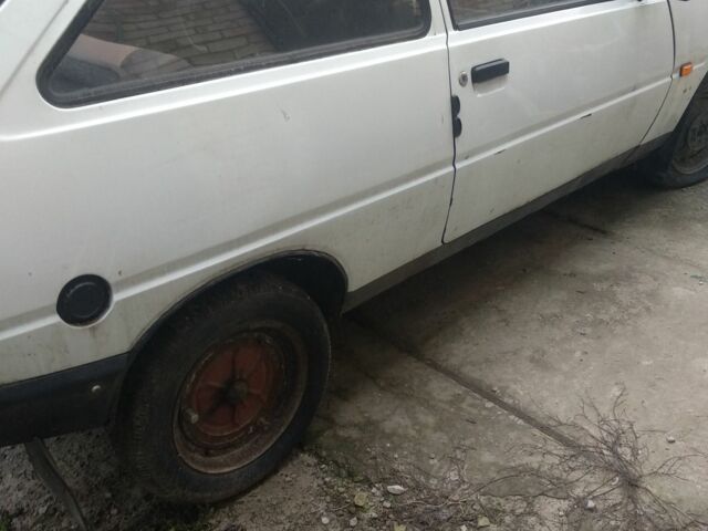 Белый ЗАЗ 1102 Таврия, объемом двигателя 1.1 л и пробегом 126 тыс. км за 600 $, фото 1 на Automoto.ua