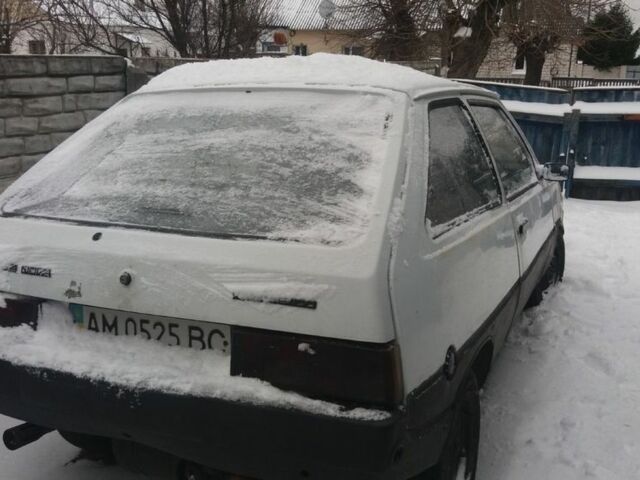 Белый ЗАЗ 1102 Таврия, объемом двигателя 1 л и пробегом 100 тыс. км за 379 $, фото 2 на Automoto.ua