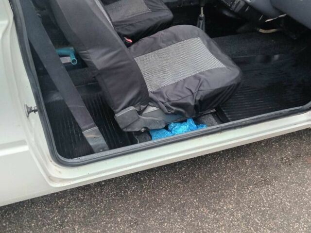 Белый ЗАЗ 1102 Таврия, объемом двигателя 1.1 л и пробегом 3 тыс. км за 1000 $, фото 5 на Automoto.ua