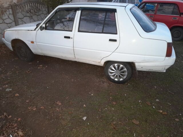ЗАЗ 1102 Таврия 2004 в Кривом Роге на Automoto.ua Белый ЗАЗ 1102 Таврия, объемом двигателя 1.2 л и пробегом 98 тыс. км за 358 $, фото 2 на Automoto.ua