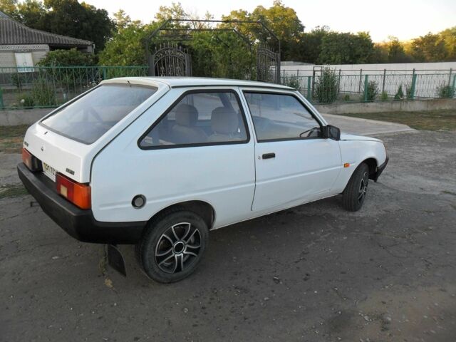 Белый ЗАЗ 1102 Таврия, объемом двигателя 1.1 л и пробегом 34 тыс. км за 1450 $, фото 4 на Automoto.ua
