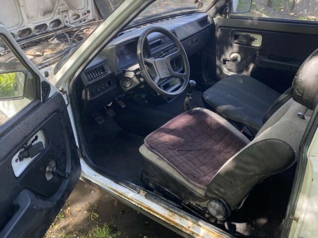 Белый ЗАЗ 1102 Таврия, объемом двигателя 1.3 л и пробегом 300 тыс. км за 350 $, фото 4 на Automoto.ua