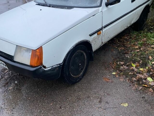 Білий ЗАЗ 1102 Таврія, об'ємом двигуна 1.3 л та пробігом 100 тис. км за 832 $, фото 1 на Automoto.ua