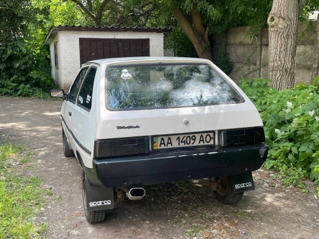 Белый ЗАЗ 1102 Таврия, объемом двигателя 1.1 л и пробегом 164 тыс. км за 400 $, фото 4 на Automoto.ua