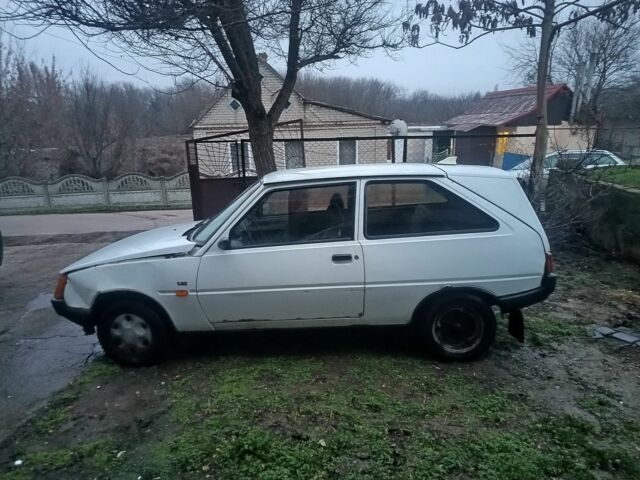 Белый ЗАЗ 1102 Таврия, объемом двигателя 1.2 л и пробегом 200 тыс. км за 475 $, фото 3 на Automoto.ua