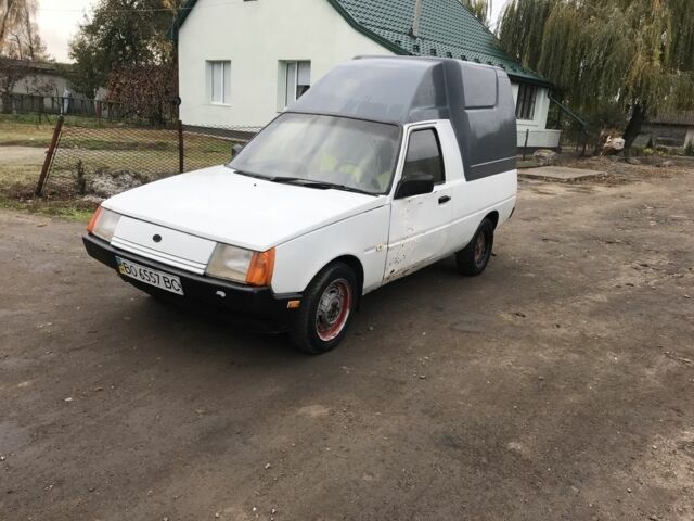 Белый ЗАЗ 1102 Таврия, объемом двигателя 1.2 л и пробегом 300 тыс. км за 400 $, фото 2 на Automoto.ua