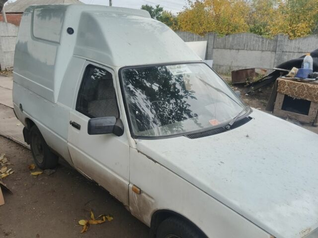 Белый ЗАЗ 1102 Таврия, объемом двигателя 1.2 л и пробегом 400 тыс. км за 600 $, фото 3 на Automoto.ua