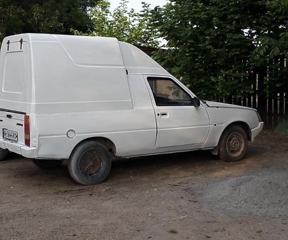 Белый ЗАЗ 1102 Таврия, объемом двигателя 1.2 л и пробегом 160 тыс. км за 50000 $, фото 2 на Automoto.ua