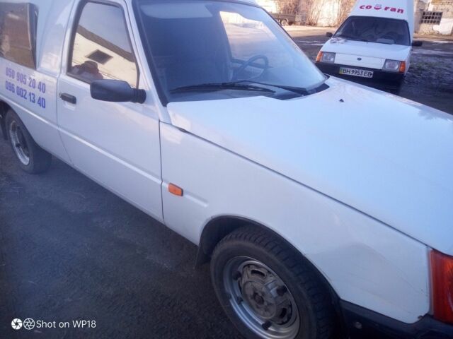 Белый ЗАЗ 1102 Таврия, объемом двигателя 1.2 л и пробегом 150 тыс. км за 3000 $, фото 4 на Automoto.ua
