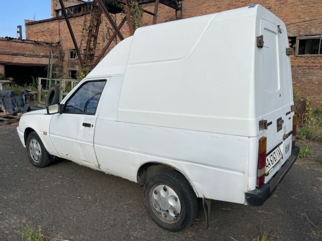Белый ЗАЗ 1102 Таврия, объемом двигателя 1.3 л и пробегом 175 тыс. км за 650 $, фото 4 на Automoto.ua