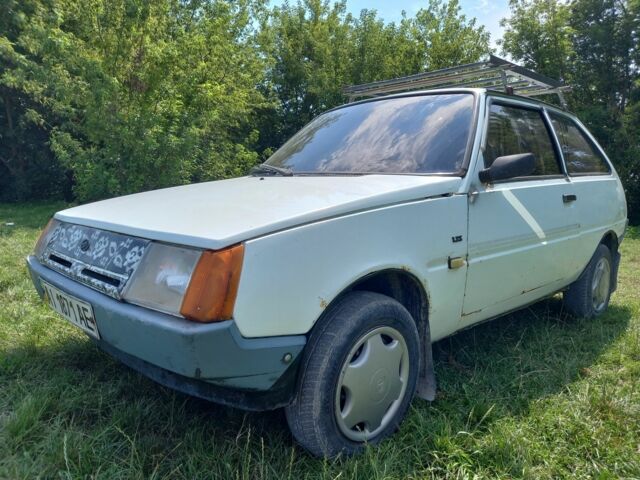 Белый ЗАЗ 1102 Таврия, объемом двигателя 1.2 л и пробегом 30 тыс. км за 650 $, фото 3 на Automoto.ua