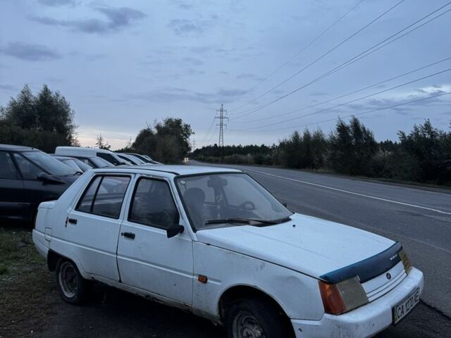 Белый ЗАЗ 1102 Таврия, объемом двигателя 1.2 л и пробегом 120 тыс. км за 450 $, фото 1 на Automoto.ua