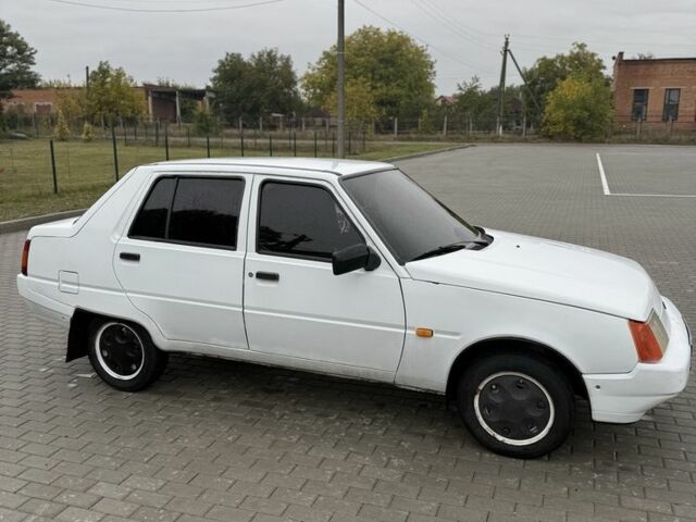 Белый ЗАЗ 1102 Таврия, объемом двигателя 1.2 л и пробегом 200 тыс. км за 999 $, фото 5 на Automoto.ua