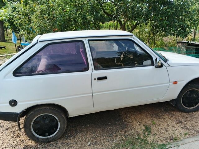 Белый ЗАЗ 1102 Таврия, объемом двигателя 1.1 л и пробегом 230 тыс. км за 650 $, фото 2 на Automoto.ua