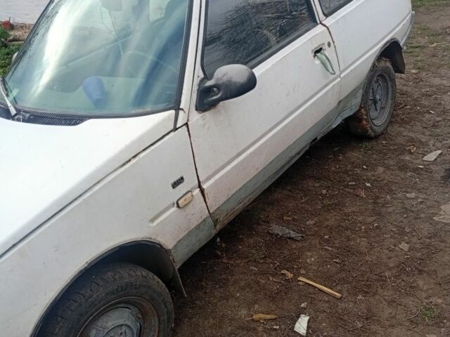 Белый ЗАЗ 1102 Таврия, объемом двигателя 1 л и пробегом 80 тыс. км за 239 $, фото 6 на Automoto.ua
