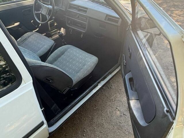 Белый ЗАЗ 1102 Таврия, объемом двигателя 1.1 л и пробегом 35 тыс. км за 900 $, фото 5 на Automoto.ua