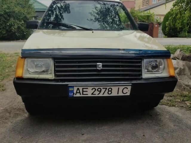 Бежевый ЗАЗ 1102 Таврия, объемом двигателя 1.1 л и пробегом 350 тыс. км за 1150 $, фото 2 на Automoto.ua