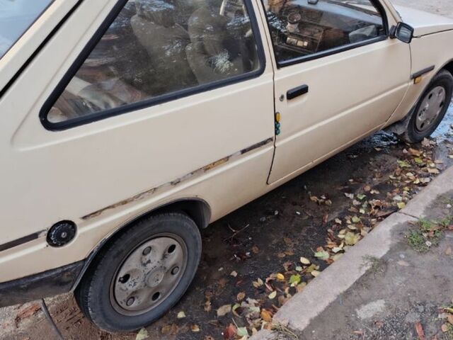 Бежевый ЗАЗ 1102 Таврия, объемом двигателя 1.1 л и пробегом 100 тыс. км за 520 $, фото 3 на Automoto.ua