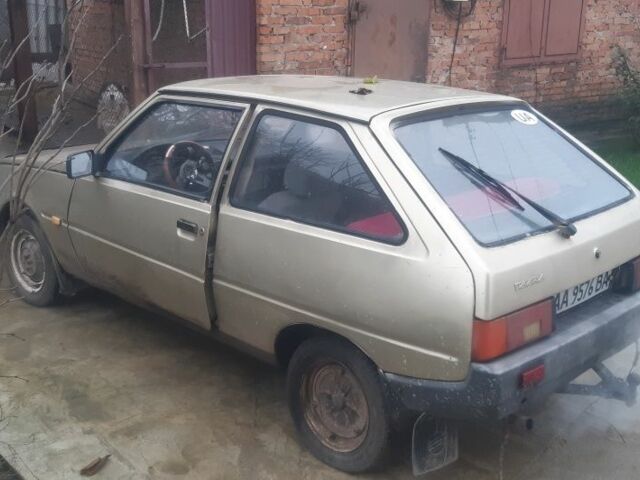 Бежевый ЗАЗ 1102 Таврия, объемом двигателя 1 л и пробегом 200 тыс. км за 355 $, фото 1 на Automoto.ua